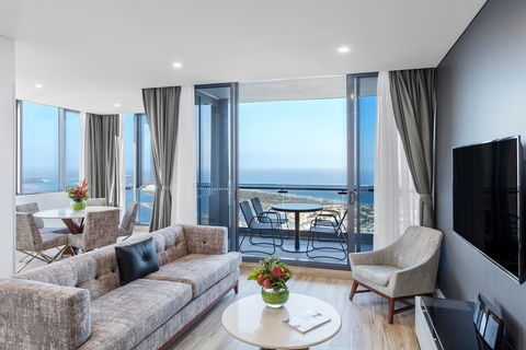 Meriton Suites Southport - ACT Tourism 1