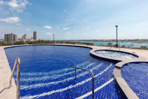 Meriton Suites Southport - ACT Tourism 2