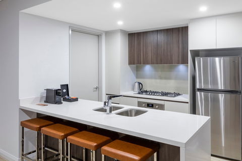 Meriton Suites Southport - ACT Tourism 3
