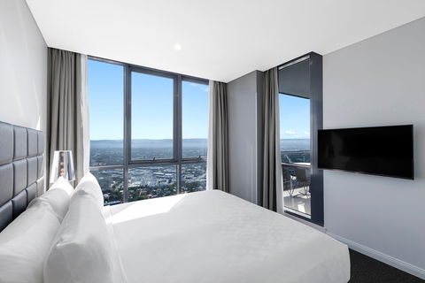 Meriton Suites Southport - ACT Tourism 4