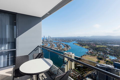 Meriton Suites Southport - ACT Tourism 5