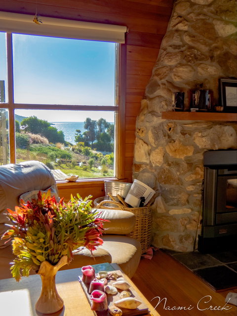 Palana Beach House - ACT Tourism 6