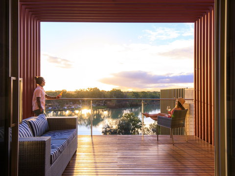 The Frames - Luxury Riverland Accommodation - ACT Tourism 0