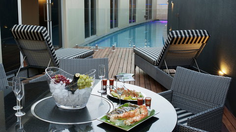 The Frames - Luxury Riverland Accommodation - ACT Tourism 6