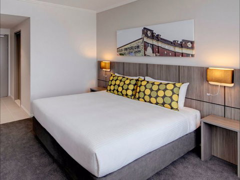 Travelodge Hotel Bankstown Sydney - ACT Tourism 1