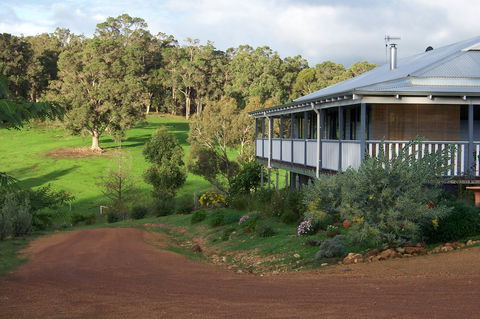Blue House Bed And Breakfast - ACT Tourism 0