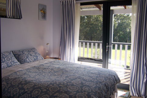 Blue House Bed And Breakfast - ACT Tourism 6