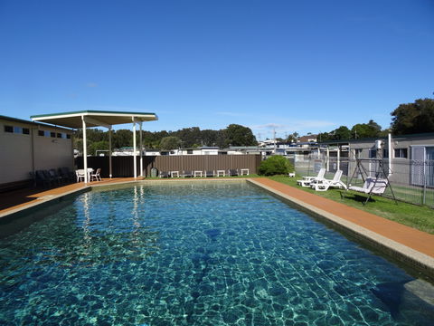 Coral Tree Lodge Tourist Park - ACT Tourism 1