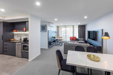 Deco Hotel Canberra - ACT Tourism 7