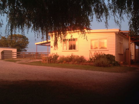 Fairview Bed And Breakfast Cottage - ACT Tourism 1