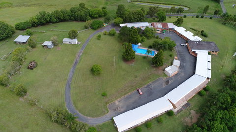 Jacaranda Motor Lodge And Moos Restaurant - ACT Tourism 0