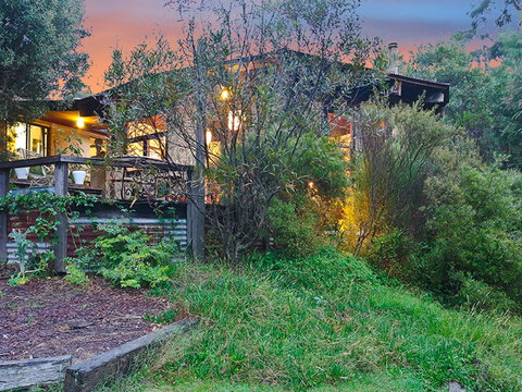 Kanimbla View Clifftop Retreat - ACT Tourism 0