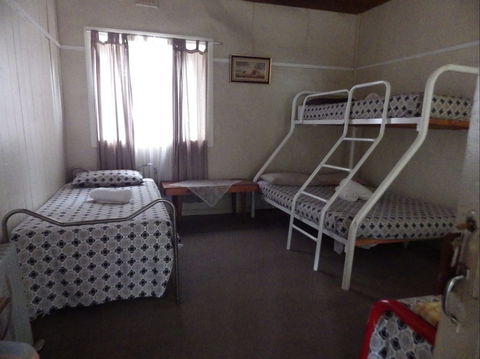 Victoria Hotel: Moonan Flat - ACT Tourism 2