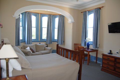 Airlie House Motor Inn - ACT Tourism 1