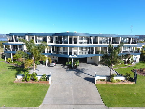 Apollo Luxury Apartments - ACT Tourism 0
