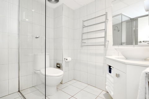 Atlantic Tower Motor Inn - ACT Tourism 1