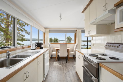 Beauty Point Holiday House - ACT Tourism 1
