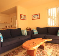 Berrara Lagoon Front Chalet - ACT Tourism