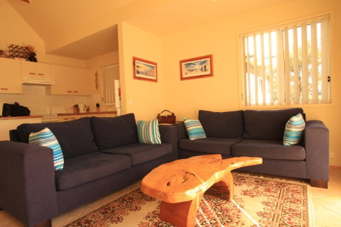 Berrara Lagoon Front Chalet - ACT Tourism 0