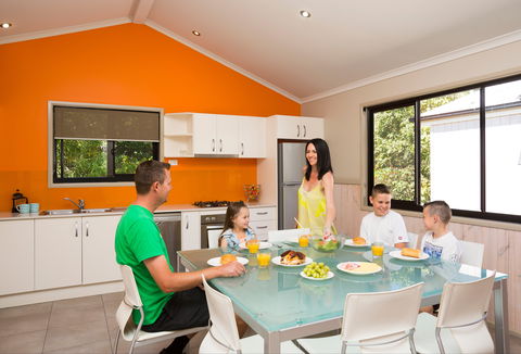 Burleigh Beach Tourist Park - ACT Tourism 0