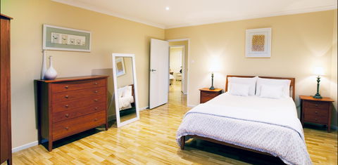 Chrismont Guest House - ACT Tourism 0