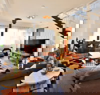 Hudson Bay at Basin View - ACT Tourism