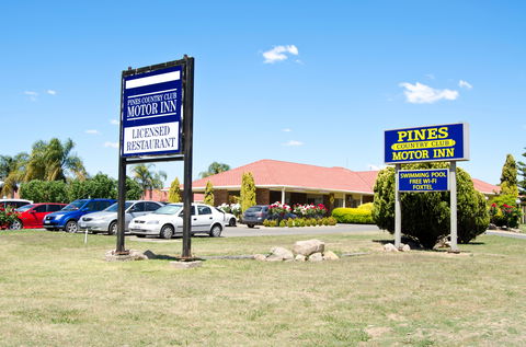 Pines Country Club Motor Inn - ACT Tourism 0