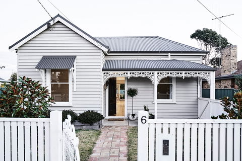 The Fox House, Kyneton - ACT Tourism 0