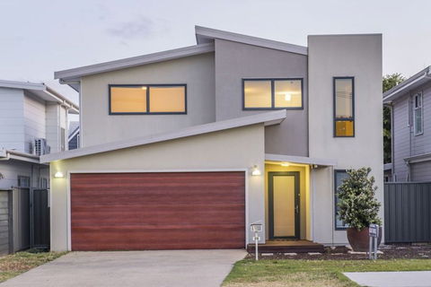 A Little Luxury In Town - ACT Tourism 0