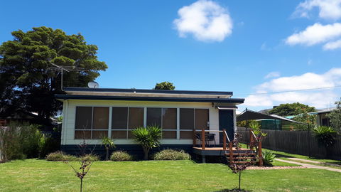 Bay Bell Cottage - ACT Tourism 0