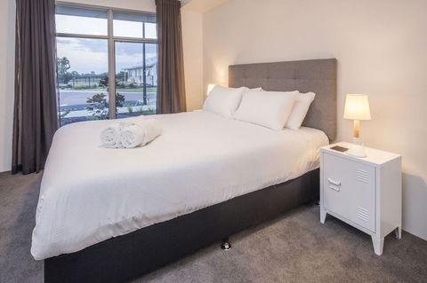 Fairway Lakeside - ACT Tourism 2