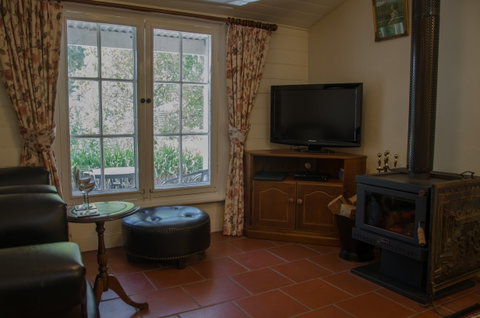 Ford Cottage Bed & Breakfast - ACT Tourism 2