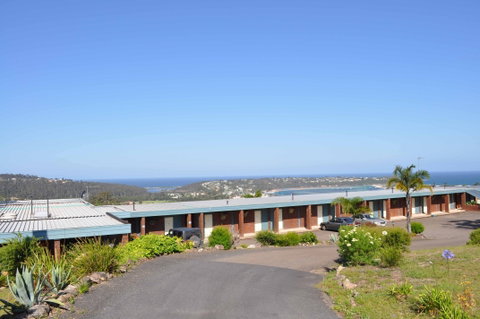 Hillcrest Motor Inn - ACT Tourism 0