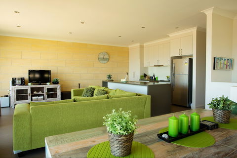 Horizons Part Of Blue Fin Holiday Homes - ACT Tourism 2