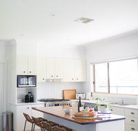 Little River Lodge Tumut - ACT Tourism
