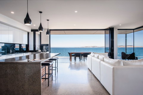 Shelley Rocks House - ACT Tourism 1