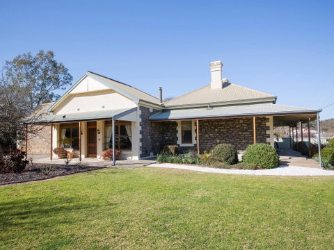 SINKINSON HOUSE - Mount Torrens - ACT Tourism 0