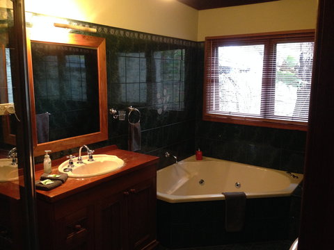 Studio Cottages Romantic Hideaway - ACT Tourism 1