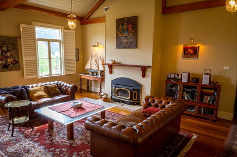 Tizzana Winery Bed And Breakfast - ACT Tourism 1