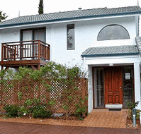Dolphin Lodge - ACT Tourism