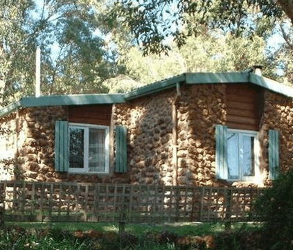 Gum Grove Chalets - ACT Tourism 1