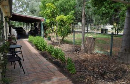 Back Obourke Accommodation - ACT Tourism 3