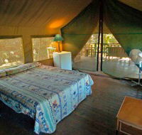 Lions Den Hotel - ACT Tourism