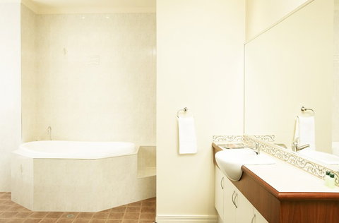 Bayswater Hotel - ACT Tourism 1