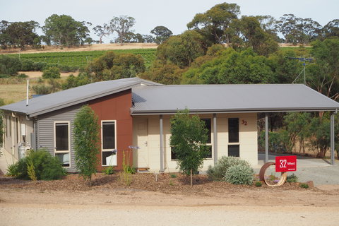 32 West B & B - ACT Tourism 0