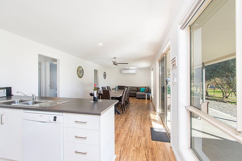 32 West B & B - ACT Tourism 1