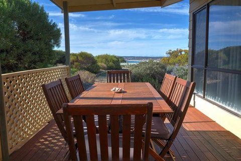 Emu Bay Holiday Homes - ACT Tourism 5