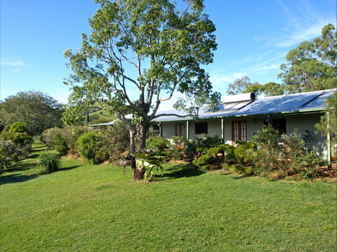 Amamoor Lodge - ACT Tourism 1