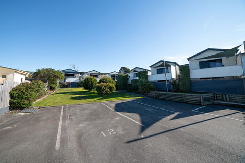 Bridport Beach Cottages - ACT Tourism 0