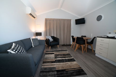 Bridport Beach Cottages - ACT Tourism 1